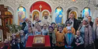 Ребята 4-х классов поздравили прихожан Святой Живоначальной Троицы