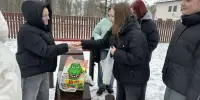 Масленицу все встречайте! Стол щедрее накрывайте! Пусть блинов румяных дух Согревает всех вокруг!