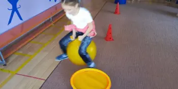 спортивно-игровая программа "А ну-ка, мальчики и девочки!"