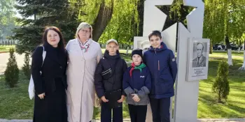 Патриотический 6"А" класс поздравляет вас со светлым праздником!