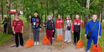 Акция по наведению порядка на закреплённых территориях школьного двора.