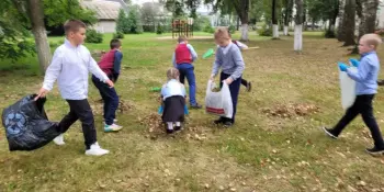 Участие в акции наведения порядка на нашем школьном дворе