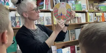 Экскурсия в библиотеку старшей школы "Добро пожаловать в "Читай-Град"!"