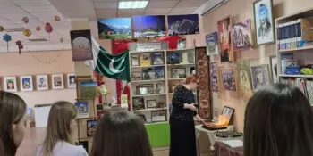 Посещение выставки голографии "Поэзия музейных ценностей "