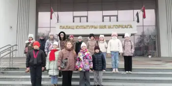 Поездка в ДК на музыкальную сказку по правилам дорожного движения "Побег из зоопарка".