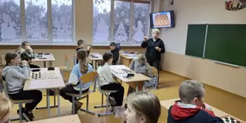 Шашечный турнир "Чёрное и белое" собрал юных стратегов в нашей школе