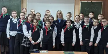 Железная дорога - зона повышенной опасности, где нужно быть внимательным и осторожным.