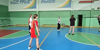 Соревнования по волейболу  среди учащихся 10-11 классов в рамках внутришкольной спартакиады.