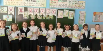 Весёлых, озорных, прелестных девчонок поздравляли сегодня мальчишки 2Б класса.