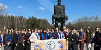 Члены коллектива ГУО "Средняя школа №24 г. Борисова" приняли участие в возложении цветов у памятника МК "Хатынь"