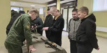 Экскурсия в 72-й гвардейский объединённый учебный центр прапорщиков и младших специалистов, расположенный в микрорайоне Печи.