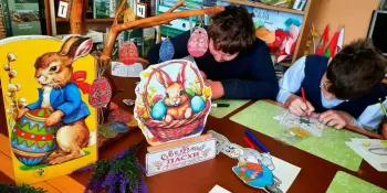 Работа  открытой студии "История в красках: Светлая Пасха" в школьной библиотеке "Читай-Град" .