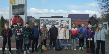 Участие в "Республиканском субботнике" 7А , 8Г и 4 классы