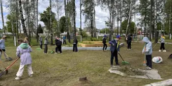 Наша маленькая лепта в большой районный субботник.