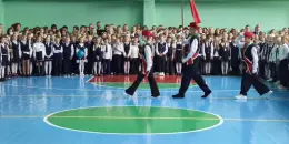 Торжественная линейка для учащихся 3-8 классов прошла в стенах старшей школы.