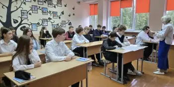 17  сентября в 9 "Б" и 9 "Г" классах прошёл единый урок, посвящённый государственному празднику — Дню народного единства